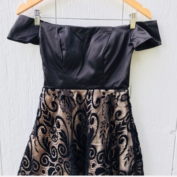 Juniors Velvet Brocade Off Shoulder Formal Dress - Picture 2 of 6